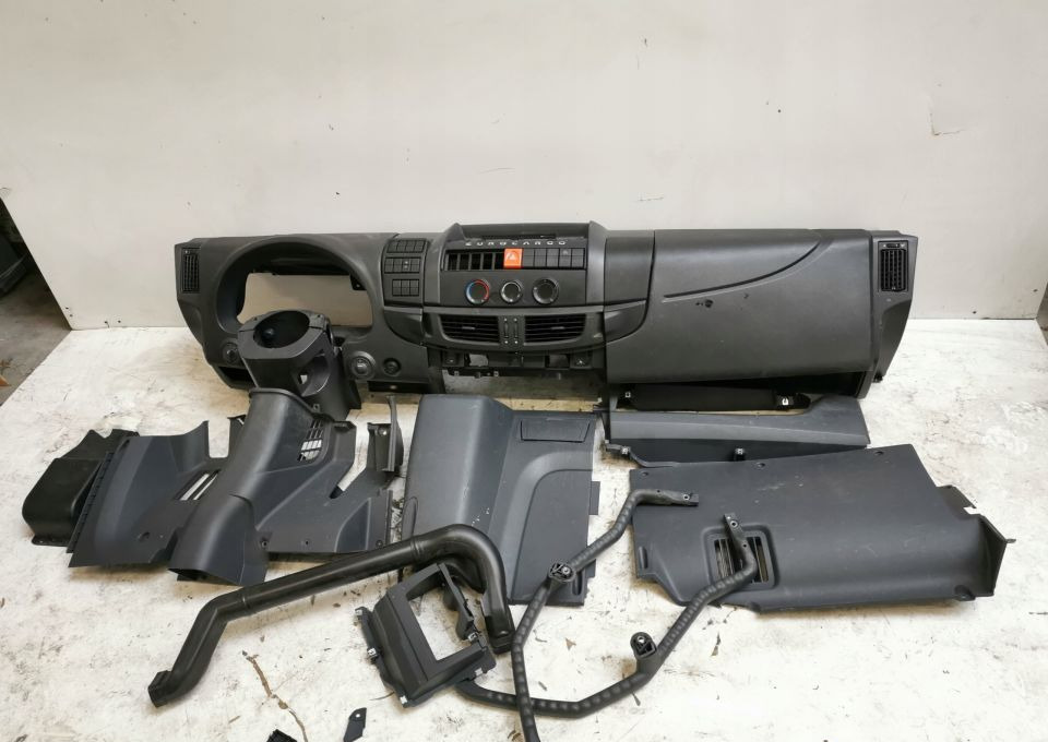 KONSOLA IVECO EUROCARGO EURO6 - Dashboard for Truck: picture 1 KONSOLA IVECO EUROCARGO EURO6 - Dashboard for Truck: picture 1