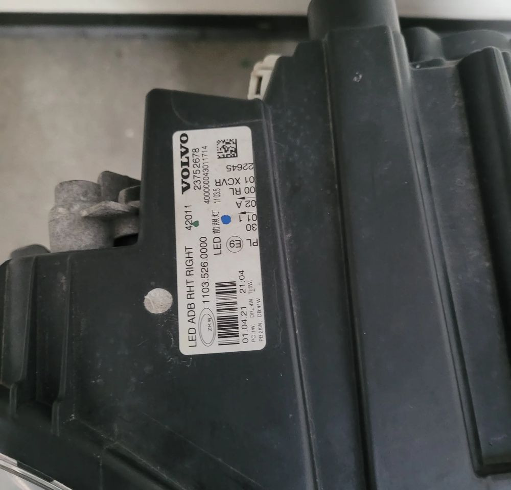 LAMPA LED RH. VOLVO FH5 23752678 ORYGINAŁ CHWALIM116 - Lights/ Lighting for Truck: picture 4 LAMPA LED RH. VOLVO FH5 23752678 ORYGINAŁ CHWALIM116 - Lights/ Lighting for Truck: picture 4