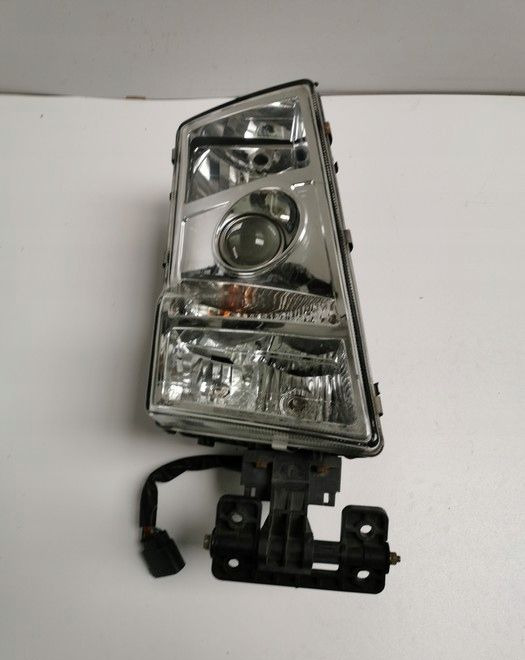 LAMPA VOLVO FH12 fh13 ORYGINAŁ PRAWA - Headlight for Truck: picture 1 LAMPA VOLVO FH12 fh13 ORYGINAŁ PRAWA - Headlight for Truck: picture 1