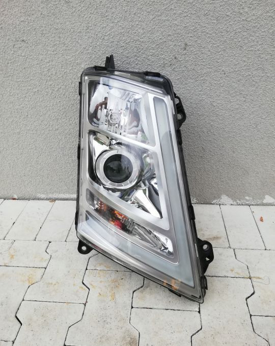 LAMPA XENON VOLVO FH4 FH 4 FM RH ORYGINAŁ - Headlight for Truck: picture 1 LAMPA XENON VOLVO FH4 FH 4 FM RH ORYGINAŁ - Headlight for Truck: picture 1