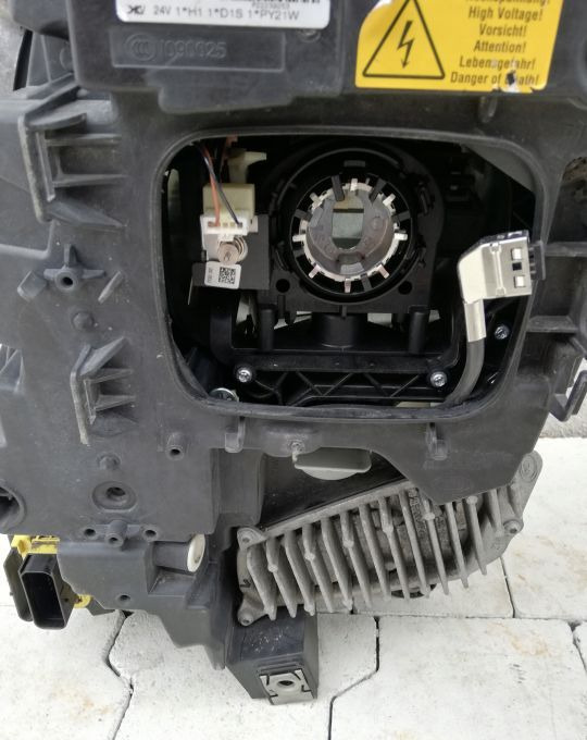 LAMPA XENON VOLVO FH4 FH 4 FM RH ORYGINAŁ - Headlight for Truck: picture 4 LAMPA XENON VOLVO FH4 FH 4 FM RH ORYGINAŁ - Headlight for Truck: picture 4