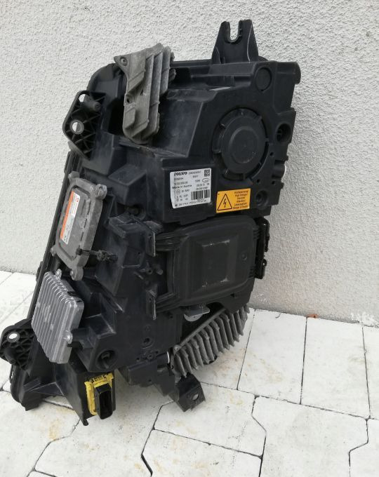LAMPA XENON VOLVO FH4 FH 4 FM RH SKRETNY ORYGINAŁ - Headlight for Truck: picture 3 LAMPA XENON VOLVO FH4 FH 4 FM RH SKRETNY ORYGINAŁ - Headlight for Truck: picture 3