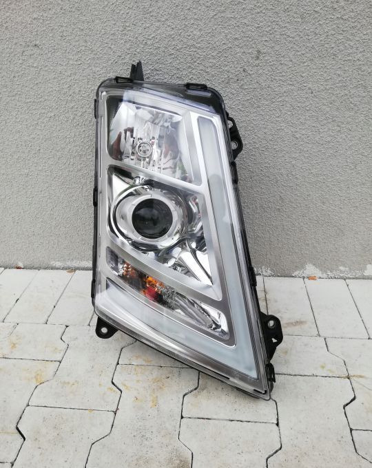 LAMPA XENON VOLVO FH4 FH 4 FM RH SKRETNY ORYGINAŁ - Headlight for Truck: picture 1 LAMPA XENON VOLVO FH4 FH 4 FM RH SKRETNY ORYGINAŁ - Headlight for Truck: picture 1