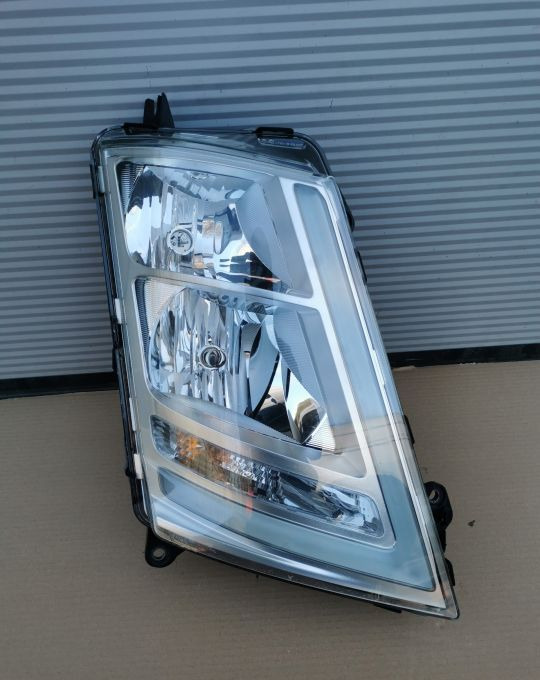 Volvo OE 22239217 reflektor lampa PRAWA ORYGINAL - Headlight for Truck: picture 1 Volvo OE 22239217 reflektor lampa PRAWA ORYGINAL - Headlight for Truck: picture 1