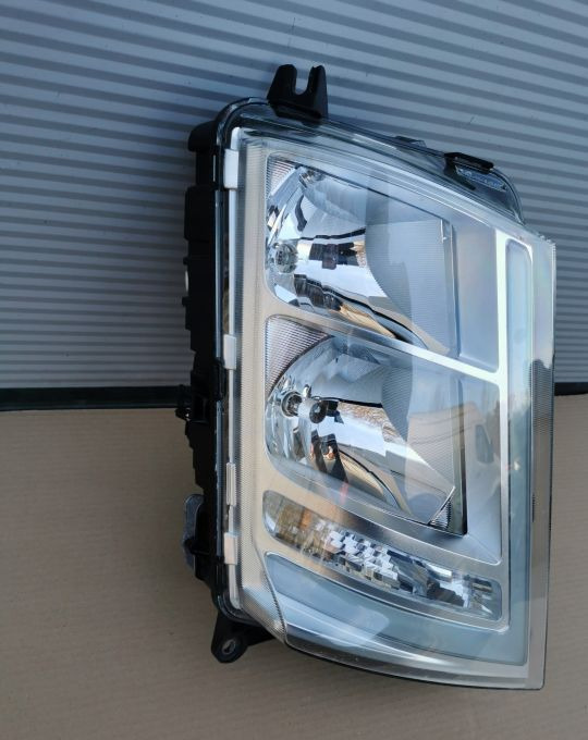 Volvo OE 22239217 reflektor lampa PRAWA ORYGINAL - Headlight for Truck: picture 2 Volvo OE 22239217 reflektor lampa PRAWA ORYGINAL - Headlight for Truck: picture 2