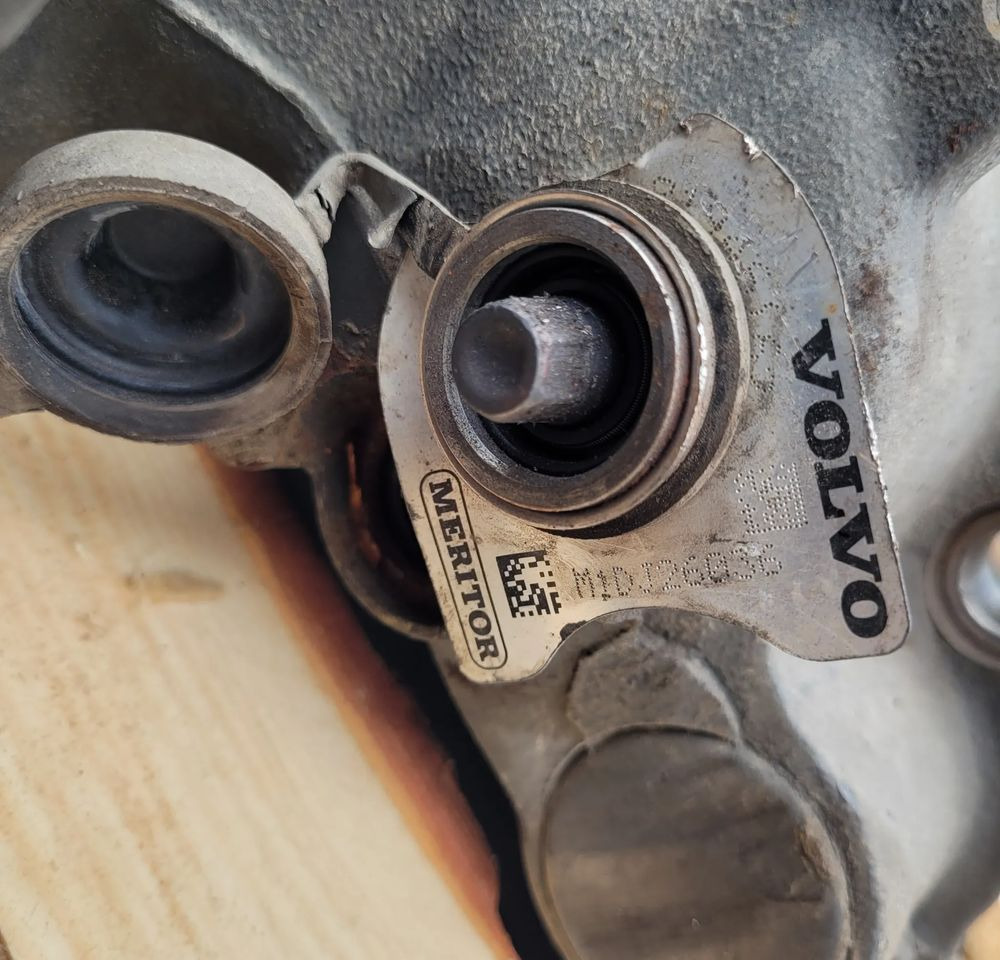ZACISK MERITOR VOLVO FH4 ORYGINAŁ CENA ZA 1SZT CHWALIM116 - Brake caliper for Truck: picture 3 ZACISK MERITOR VOLVO FH4 ORYGINAŁ CENA ZA 1SZT CHWALIM116 - Brake caliper for Truck: picture 3