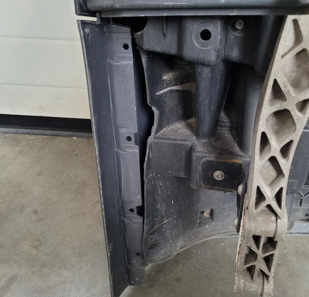 ZDERZAK MERCEDES ACTROS MP4 LEWY - Bumper for Truck: picture 3 ZDERZAK MERCEDES ACTROS MP4 LEWY - Bumper for Truck: picture 3