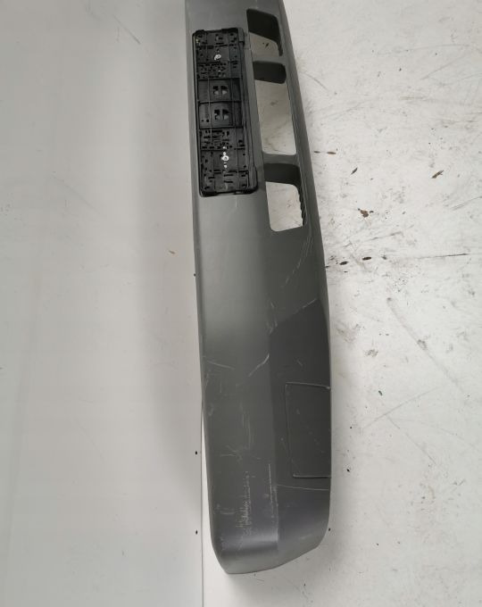 ZDERZAK MERCEDES VARIO 670 ORYGINAŁ - Bumper for Commercial vehicle: picture 4 ZDERZAK MERCEDES VARIO 670 ORYGINAŁ - Bumper for Commercial vehicle: picture 4
