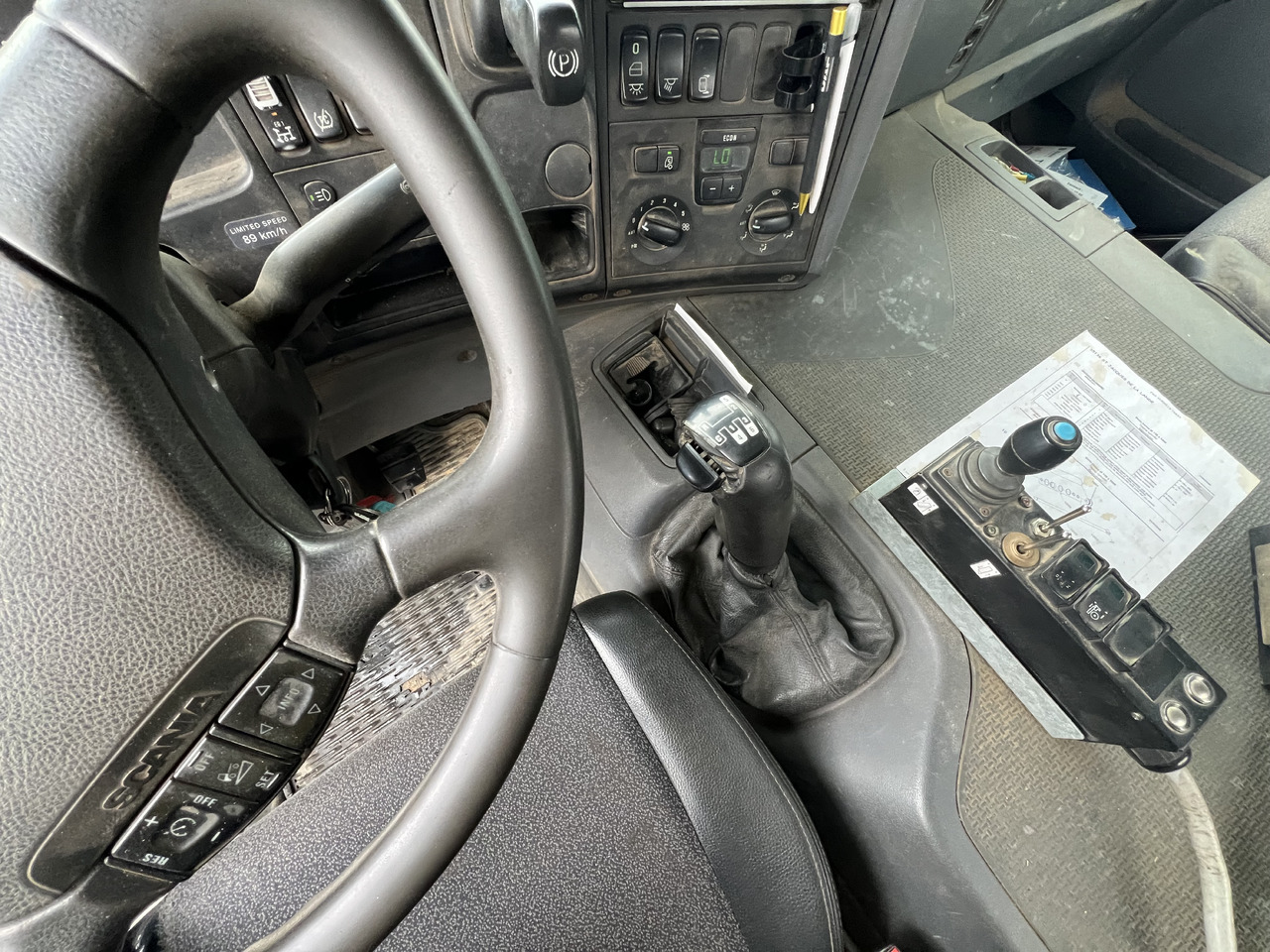 SCANIA 8x4 - Hook lift truck: picture 5 SCANIA 8x4 - Hook lift truck: picture 5