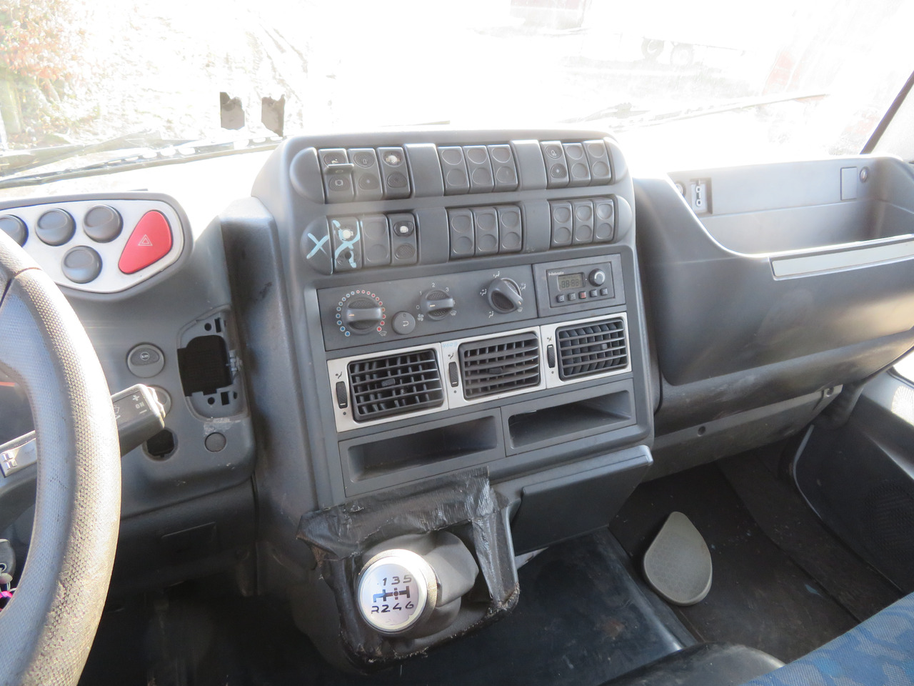 Box truck Iveco Eurocargo ML90E18: picture 12