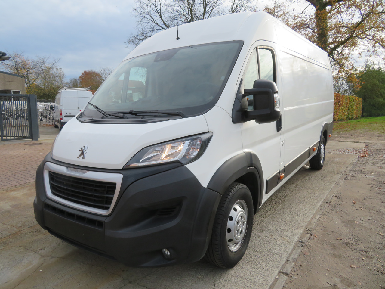 Peugeot Boxer 2.2 BlueHDI L4H2 - Panel van: picture 3 Peugeot Boxer 2.2 BlueHDI L4H2 - Panel van: picture 3