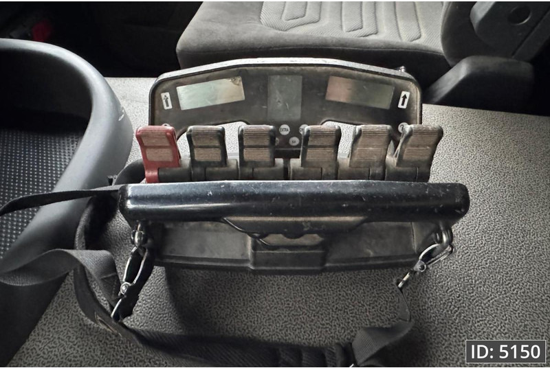 Leasing of DAF CF 85.410 SC, Euro 5, 8x2 / Hiab 422 EP5 + Radio / 5x extendable DAF CF 85.410 SC, Euro 5, 8x2 / Hiab 422 EP5 + Radio / 5x extendable: picture 11 Leasing of DAF CF 85.410 SC, Euro 5, 8x2 / Hiab 422 EP5 + Radio / 5x extendable DAF CF 85.410 SC, Euro 5, 8x2 / Hiab 422 EP5 + Radio / 5x extendable: picture 11