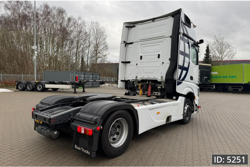 Mercedes-Benz Actros 1845 GigaSpace, Euro 6, / Standklima / 2 Tanks / Gigaspace / Mirrorcam - Tractor unit: picture 3 Mercedes-Benz Actros 1845 GigaSpace, Euro 6, / Standklima / 2 Tanks / Gigaspace / Mirrorcam - Tractor unit: picture 3