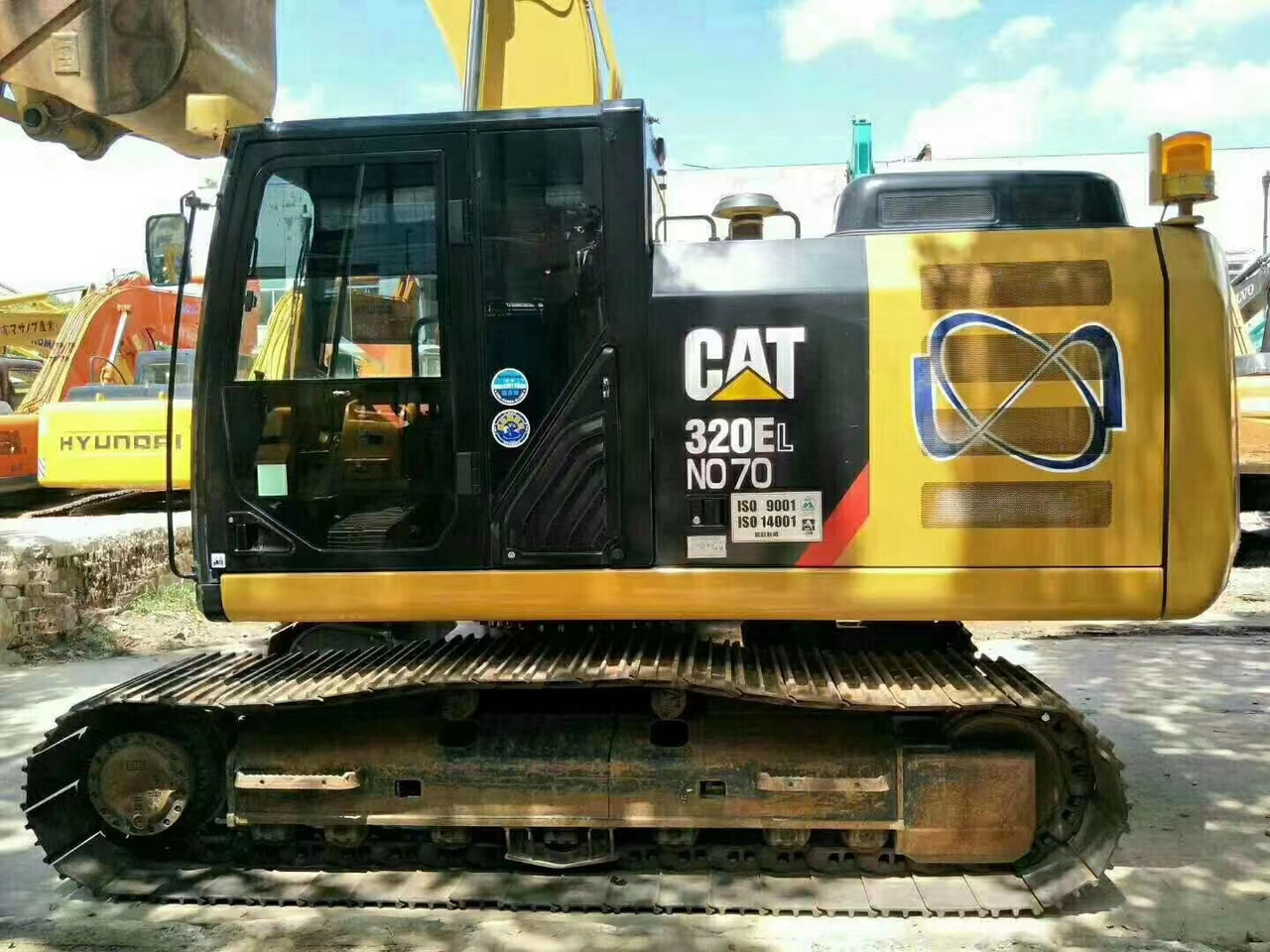 Crawler excavator CATERPILLAR 320E: picture 1
