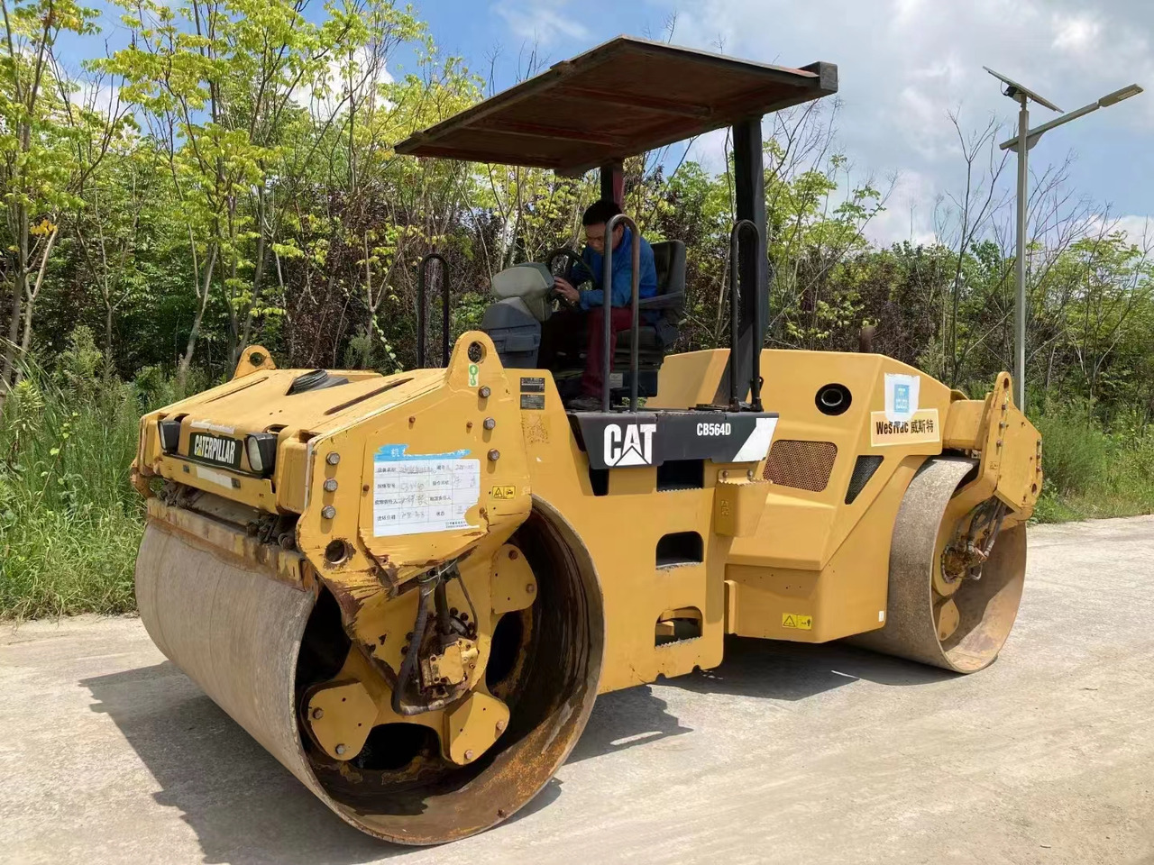 CATERPILLAR CB564D Roller Click Here for Discount - Roller: picture 1 CATERPILLAR CB564D Roller Click Here for Discount - Roller: picture 1