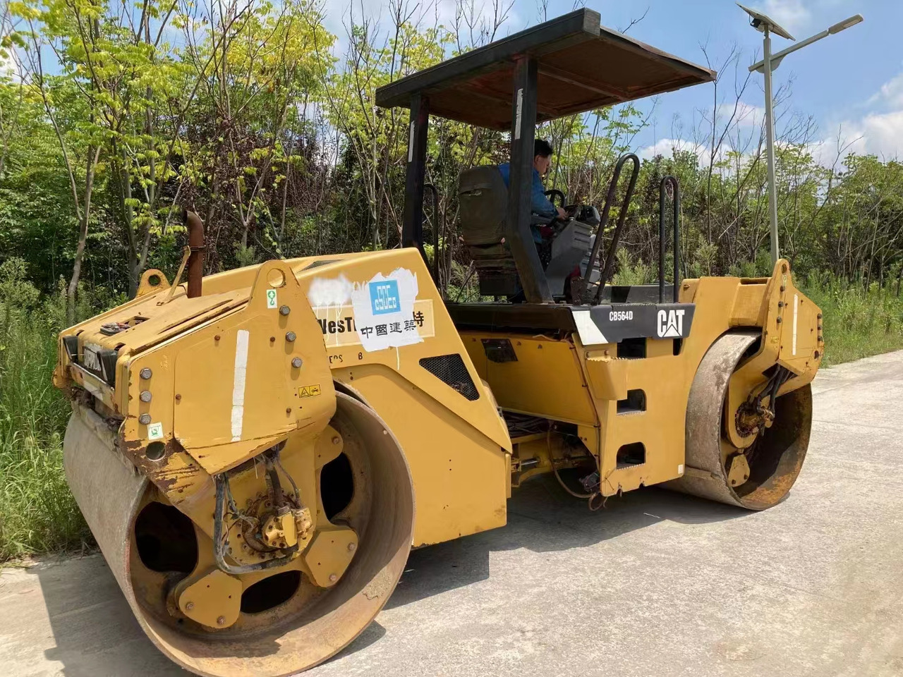 CATERPILLAR CB564D Roller Click Here for Discount - Roller: picture 3 CATERPILLAR CB564D Roller Click Here for Discount - Roller: picture 3