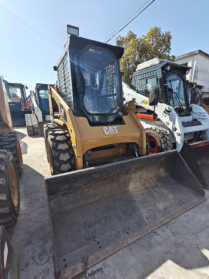 CATERPILLAR Skid Steer Loader 226B Click for Discount - Skid steer loader: picture 1 CATERPILLAR Skid Steer Loader 226B Click for Discount - Skid steer loader: picture 1