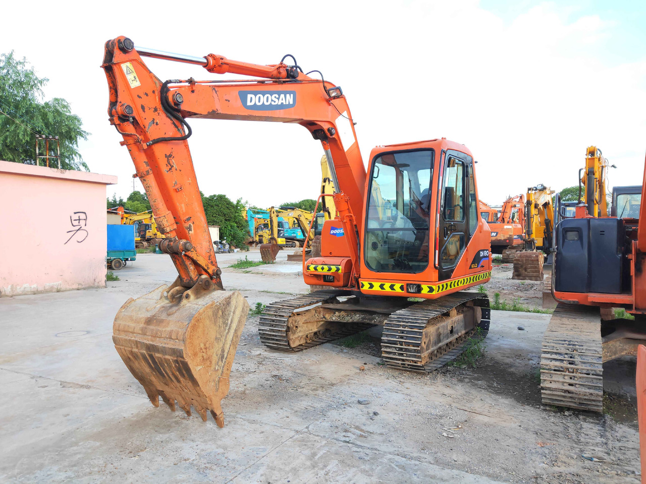 DOOSAN DH80 Mini Excavator Click for Discount - Construction machinery: picture 1 DOOSAN DH80 Mini Excavator Click for Discount - Construction machinery: picture 1