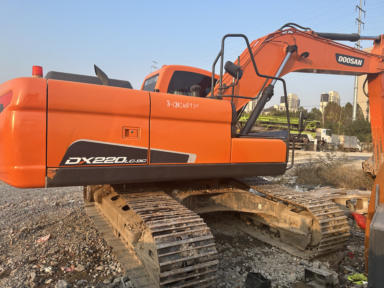 DOOSAN DX220  Crawler Excavator Good Condition - Crawler excavator: picture 3 DOOSAN DX220  Crawler Excavator Good Condition - Crawler excavator: picture 3