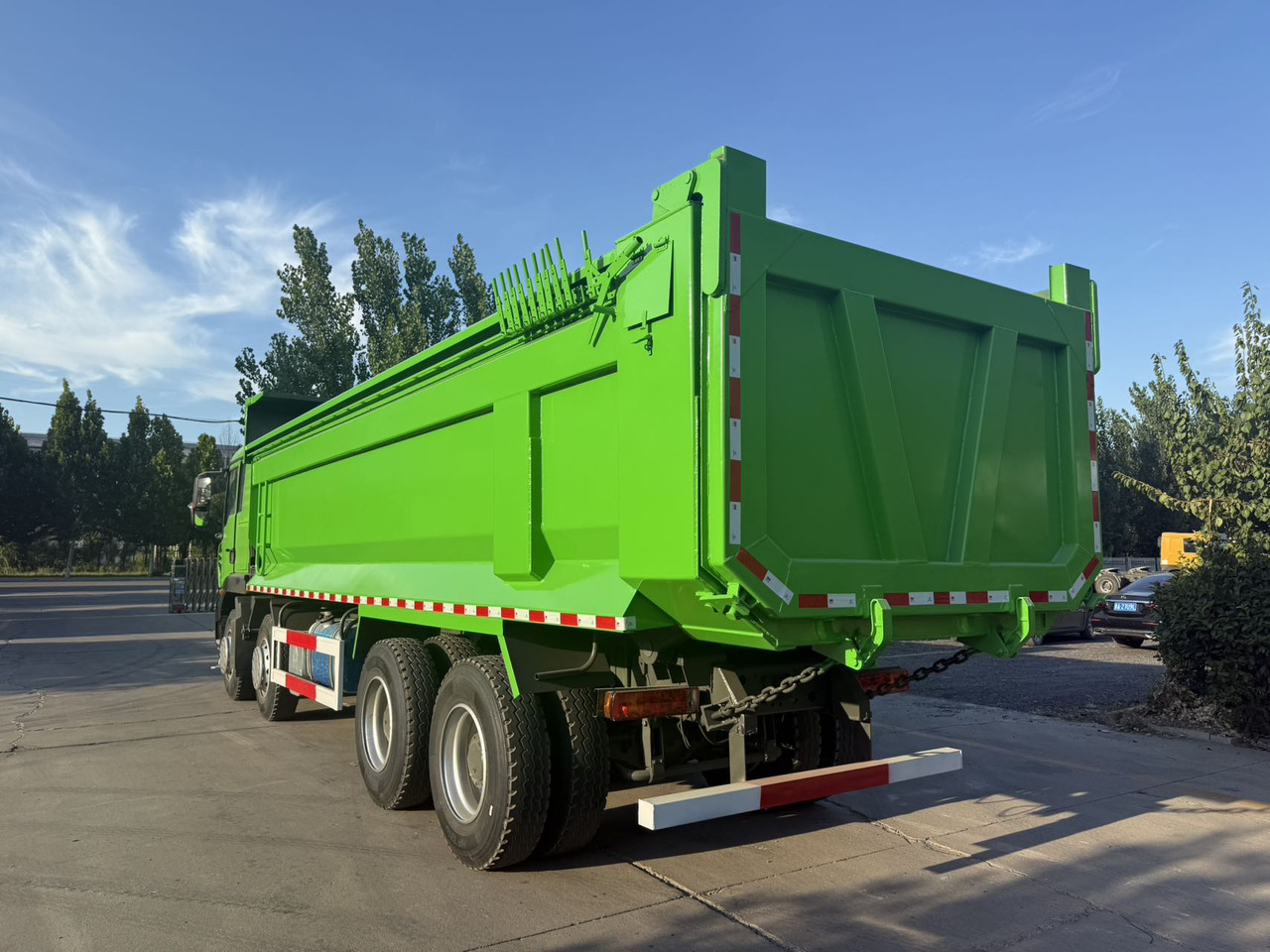 Tipper HOWO 8*4 TX Dump Truck Click for Discount: picture 6