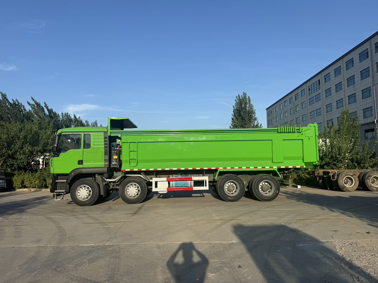 Tipper HOWO 8*4 TX Dump Truck Click for Discount: picture 7