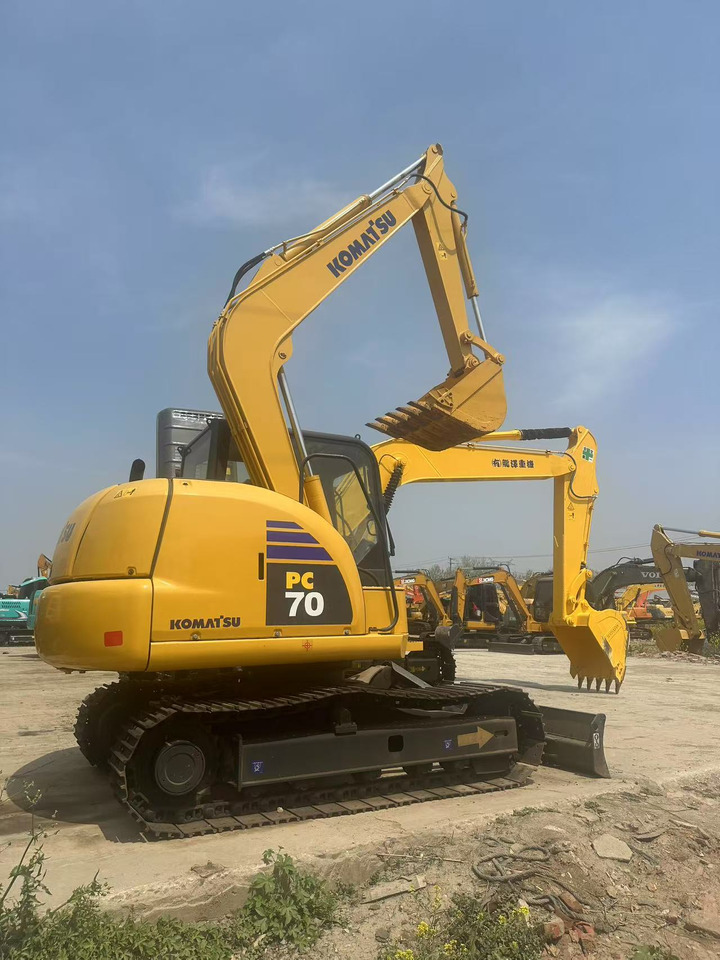 KOMATSU PC70 - Crawler excavator: picture 1 KOMATSU PC70 - Crawler excavator: picture 1