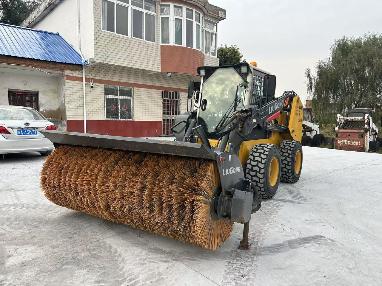 Liugong 385B Skid Steer Loader Click for Discount - Skid steer loader: picture 2 Liugong 385B Skid Steer Loader Click for Discount - Skid steer loader: picture 2