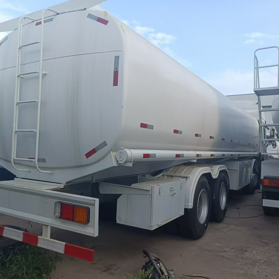 SINOTRUK Howo 371 Fuel Tanker Click Here For DISCOUNT - Tank truck: picture 1 SINOTRUK Howo 371 Fuel Tanker Click Here For DISCOUNT - Tank truck: picture 1