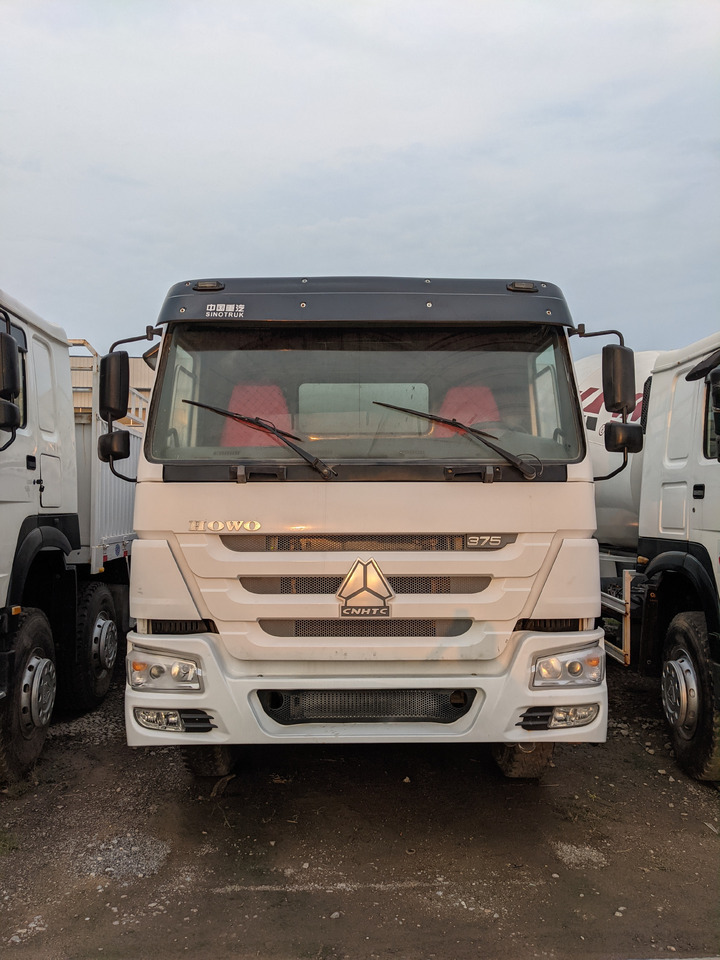 SINOTRUK howo 375 8x4 - Tipper: picture 3 SINOTRUK howo 375 8x4 - Tipper: picture 3