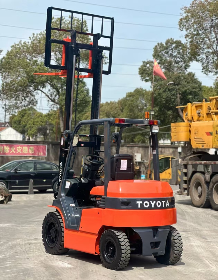 TOYOTA 3Ton Forklift Click for Discount - Electric forklift: picture 2 TOYOTA 3Ton Forklift Click for Discount - Electric forklift: picture 2