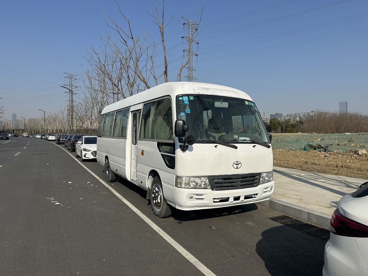 TOYOTA Mini Coach White Low Mileage - Coach: picture 2 TOYOTA Mini Coach White Low Mileage - Coach: picture 2
