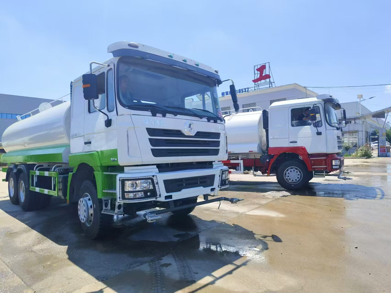 SHACMAN Water Tank 380HP Click for Discount - Truck: picture 2 SHACMAN Water Tank 380HP Click for Discount - Truck: picture 2