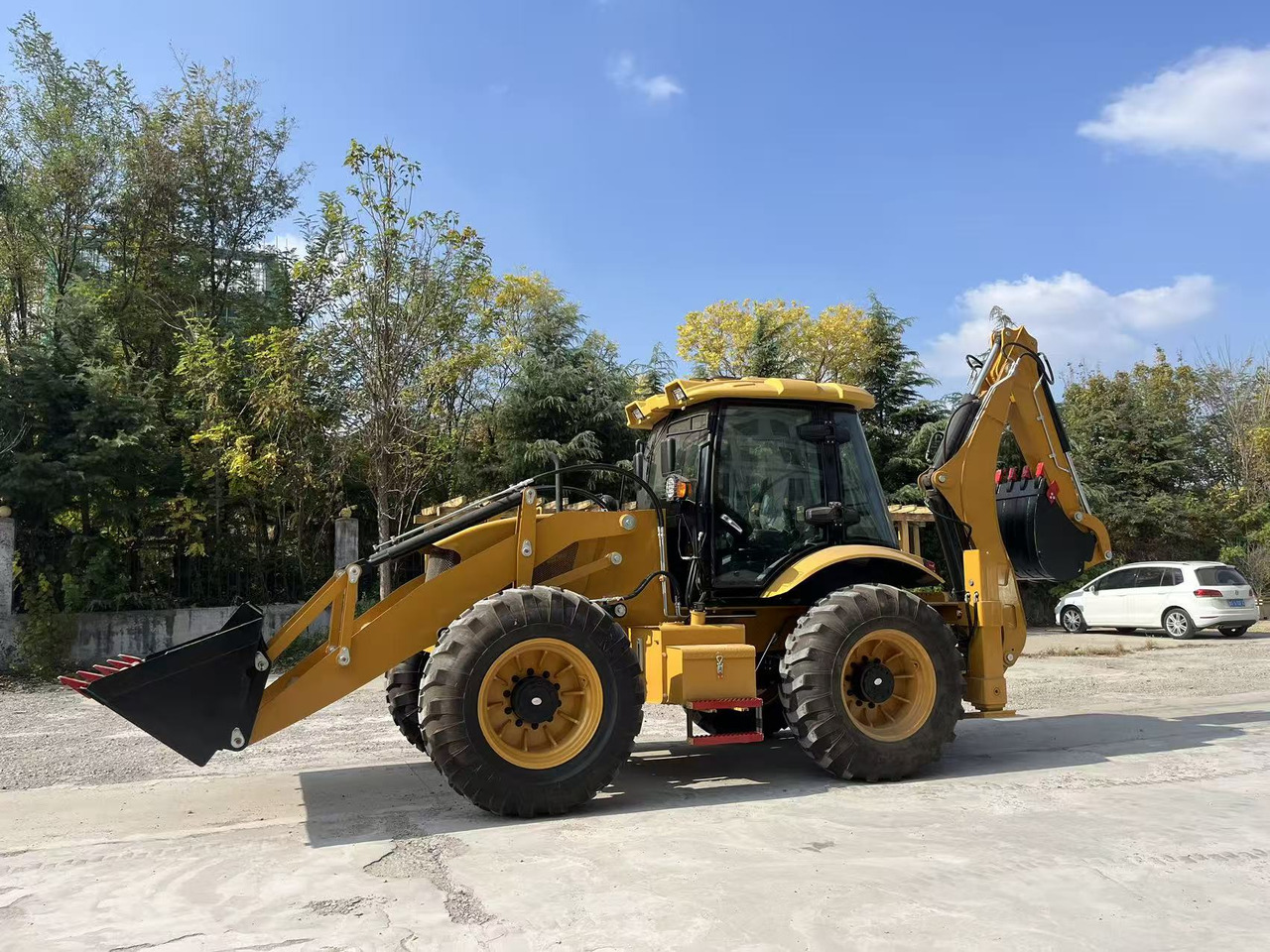 XCMG Backhoe Loader Click for Discount - Backhoe loader: picture 1 XCMG Backhoe Loader Click for Discount - Backhoe loader: picture 1