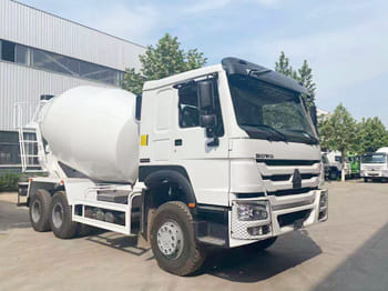 SINOTRUK Cement Mixer Truck for Sale in Zambia - Concrete mixer truck: picture 2 SINOTRUK Cement Mixer Truck for Sale in Zambia - Concrete mixer truck: picture 2