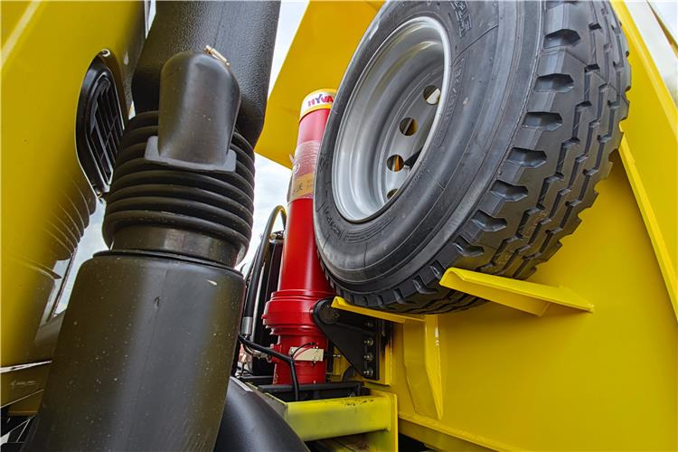 SINOTRUK Howo 430HP 8x4 Dump Truck for Sale - Tipper: picture 4 SINOTRUK Howo 430HP 8x4 Dump Truck for Sale - Tipper: picture 4