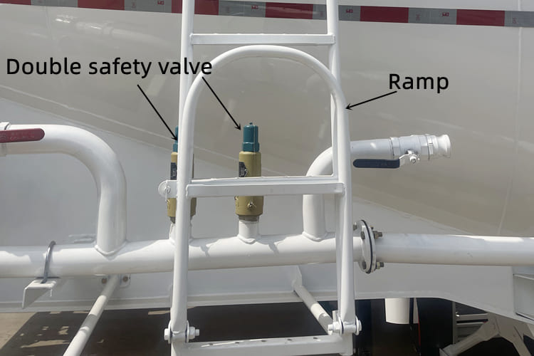 TITAN 25/35/40 CBM Powder Cement Tanker Price in Zimbabwe - Silo semi-trailer: picture 5 TITAN 25/35/40 CBM Powder Cement Tanker Price in Zimbabwe - Silo semi-trailer: picture 5