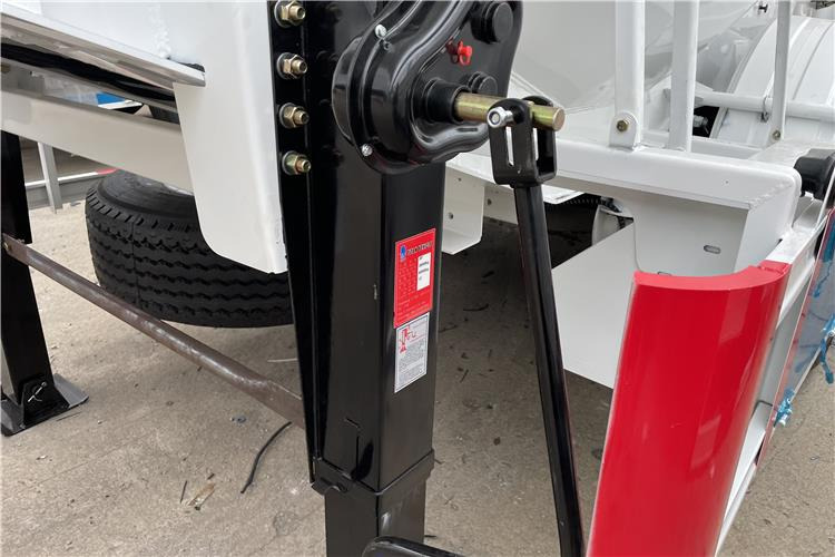 TITAN 3 Axle 30CBM Cement Tanker Trailer with Air Suspension In Saudi Arabia - Silo semi-trailer: picture 5 TITAN 3 Axle 30CBM Cement Tanker Trailer with Air Suspension In Saudi Arabia - Silo semi-trailer: picture 5