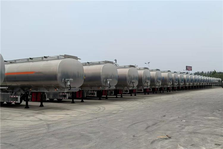 TITAN 3 Axle 45000 L Aluminum Tanker Trailer for Sale In Zimbabwe - Tank semi-trailer: picture 4 TITAN 3 Axle 45000 L Aluminum Tanker Trailer for Sale In Zimbabwe - Tank semi-trailer: picture 4