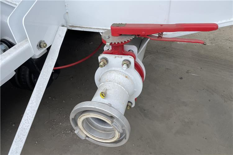 TITAN 3 Axle Dry Bulker Cement Tanker Trailer for Sale In Saudi Arabia - Silo semi-trailer: picture 5 TITAN 3 Axle Dry Bulker Cement Tanker Trailer for Sale In Saudi Arabia - Silo semi-trailer: picture 5