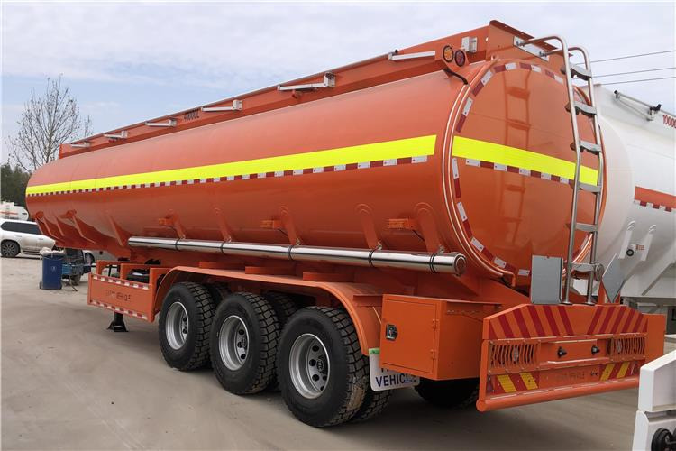 TITAN 45000 Liters Fuel Oil Diesel Tanker Trailer for Sale In Saudi Arabia - Tank semi-trailer: picture 4 TITAN 45000 Liters Fuel Oil Diesel Tanker Trailer for Sale In Saudi Arabia - Tank semi-trailer: picture 4