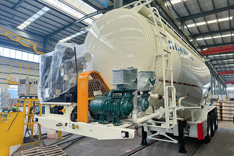 TITAN Dry Bulk Tanker Trailer for Sale in Saudi Arabia - Silo semi-trailer: picture 2 TITAN Dry Bulk Tanker Trailer for Sale in Saudi Arabia - Silo semi-trailer: picture 2