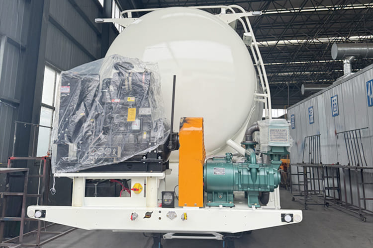 TITAN Dry Bulk Tanker Trailer for Sale in Saudi Arabia - Silo semi-trailer: picture 3 TITAN Dry Bulk Tanker Trailer for Sale in Saudi Arabia - Silo semi-trailer: picture 3