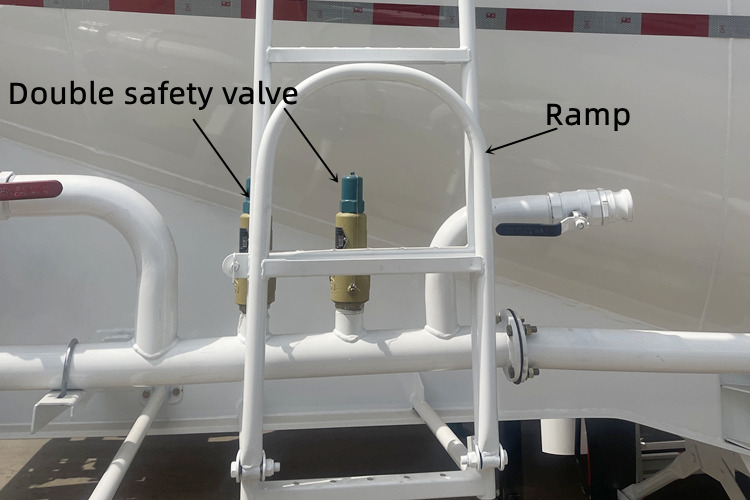 TITAN Powder Tanker for Sale in Nigeria - Silo semi-trailer: picture 4 TITAN Powder Tanker for Sale in Nigeria - Silo semi-trailer: picture 4