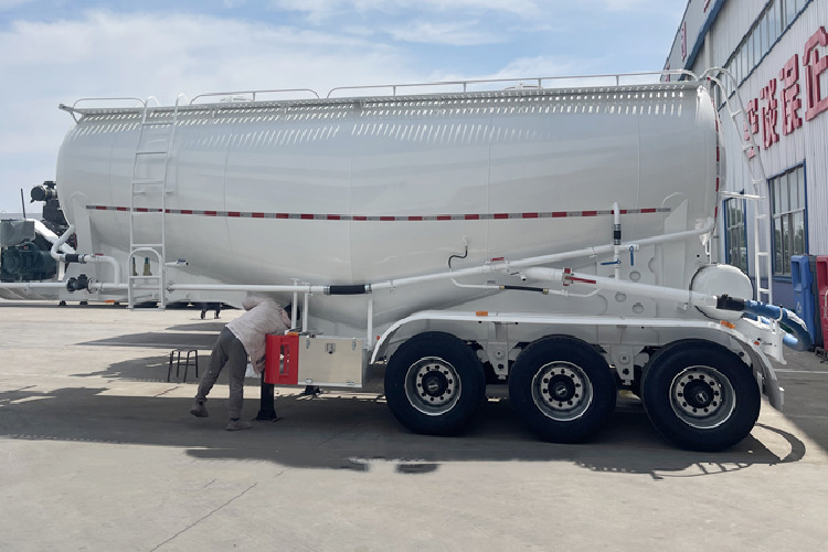 TITAN Powder Tanker for Sale in Nigeria - Silo semi-trailer: picture 3 TITAN Powder Tanker for Sale in Nigeria - Silo semi-trailer: picture 3