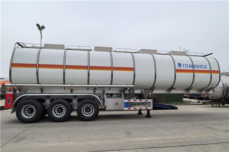 TITAN Tri Axle Aluminum Alloy Tanker Trailer for Sale In Saudi Arabia - Tank semi-trailer: picture 2 TITAN Tri Axle Aluminum Alloy Tanker Trailer for Sale In Saudi Arabia - Tank semi-trailer: picture 2