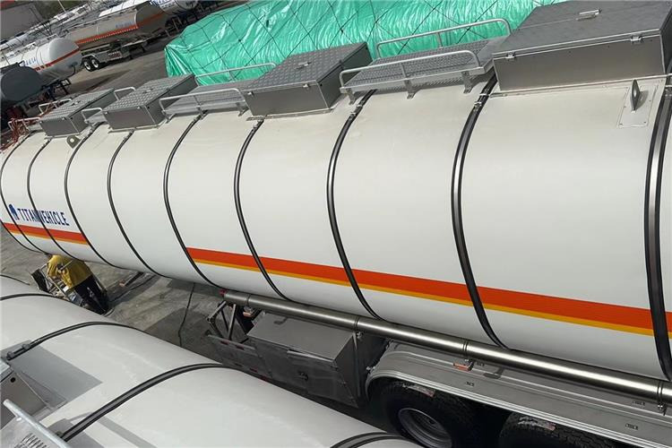 TITAN Tri Axle Aluminum Alloy Tanker Trailer for Sale In Saudi Arabia - Tank semi-trailer: picture 4 TITAN Tri Axle Aluminum Alloy Tanker Trailer for Sale In Saudi Arabia - Tank semi-trailer: picture 4