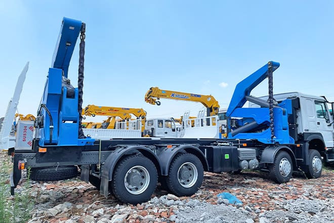 XCMG 37 Ton Side Lifter Truck for Sale in Angola - Container transporter/ Swap body truck: picture 1 XCMG 37 Ton Side Lifter Truck for Sale in Angola - Container transporter/ Swap body truck: picture 1