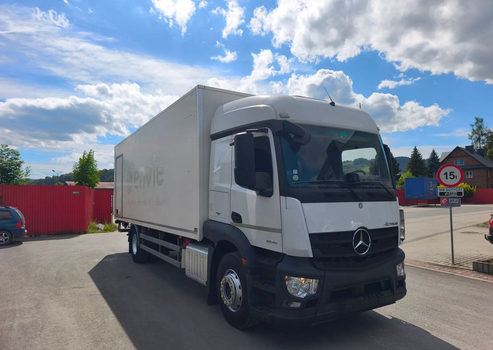 Mercedes-Benz ACTROS 18.360 kontener 18 p , winda - Box truck: picture 1 Mercedes-Benz ACTROS 18.360 kontener 18 p , winda - Box truck: picture 1