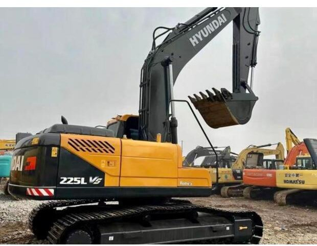 Crawler excavator 2023 Hyundai R225: picture 7
