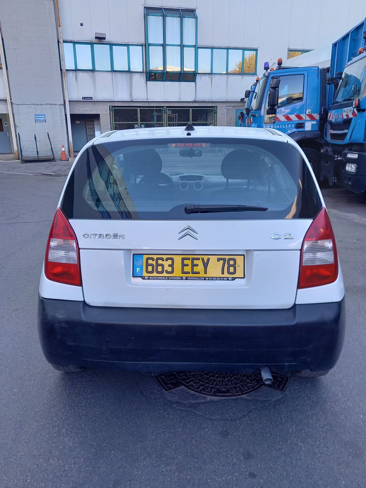 CITROEN C2 -Berline commerciale essence - 3 portes - 2 places - autoradio - BV 5 - 4CV - Carrosserie : Légères griffes sur bas de caisse côté droit (Voir photo) - Leger décalage aile avant gauche (Vo - Car: picture 5 CITROEN C2 -Berline commerciale essence - 3 portes - 2 places - autoradio - BV 5 - 4CV - Carrosserie : Légères griffes sur bas de caisse côté droit (Voir photo) - Leger décalage aile avant gauche (Vo - Car: picture 5
